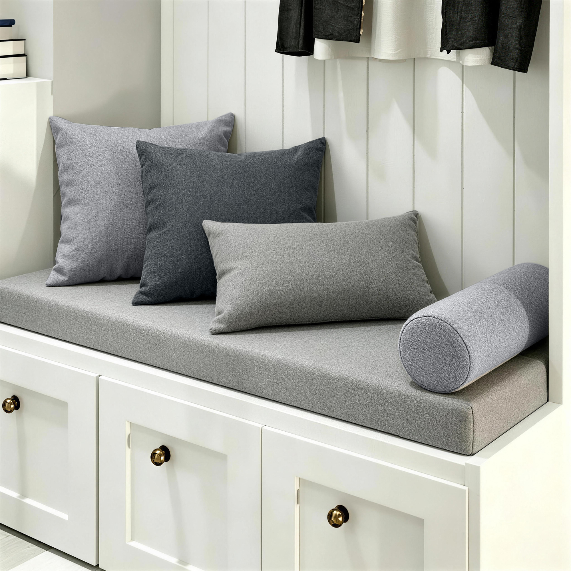 Linen Throw Pillow (18×18)